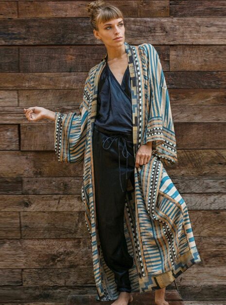 Beige Kimono (3) Beige Kimono (3)